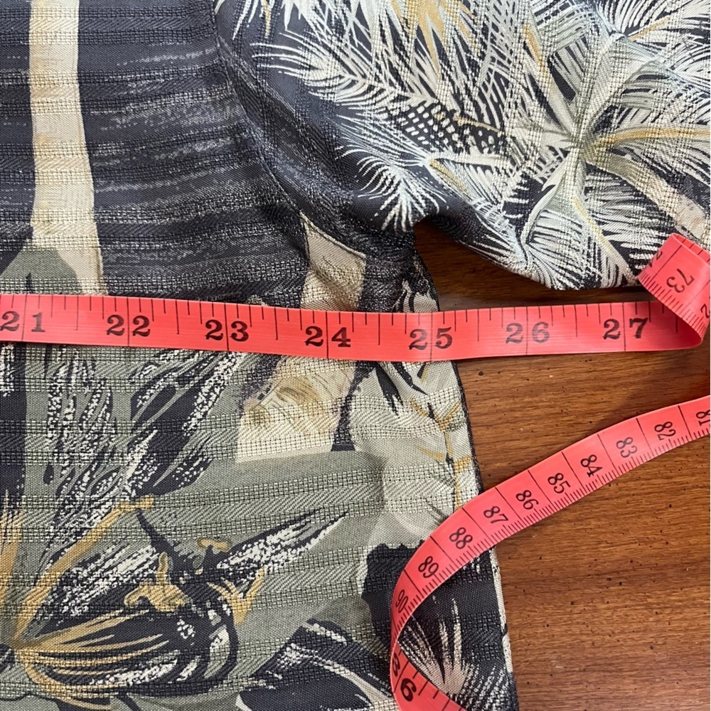 🌴 Tommy Bahama 100% Silk Hawaiian Shirt XL | Scenic Print Resort Wear - Picture 7 of 9